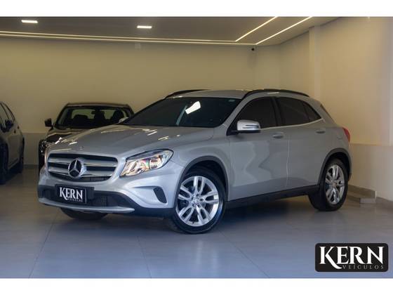 MERCEDES-BENZ GLA 200 1.6 CGI STYLE 16V TURBO GASOLINA 4P AUTOMÁTICO MERCEDES-BENZ GLA 200 1.6 CGI STYLE 16V TURBO GASOLINA 4P AUTOMÁTICO